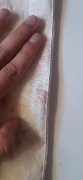Bordure de la veste après application de la doublure et surpiqûre. Le repassage n'a pas encore été effectué.