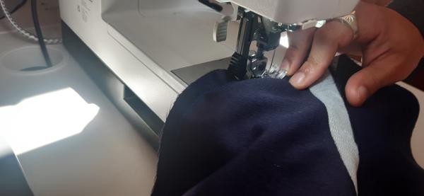 Rajout et couture d'une pièce supplémentaire au deux précédentes.